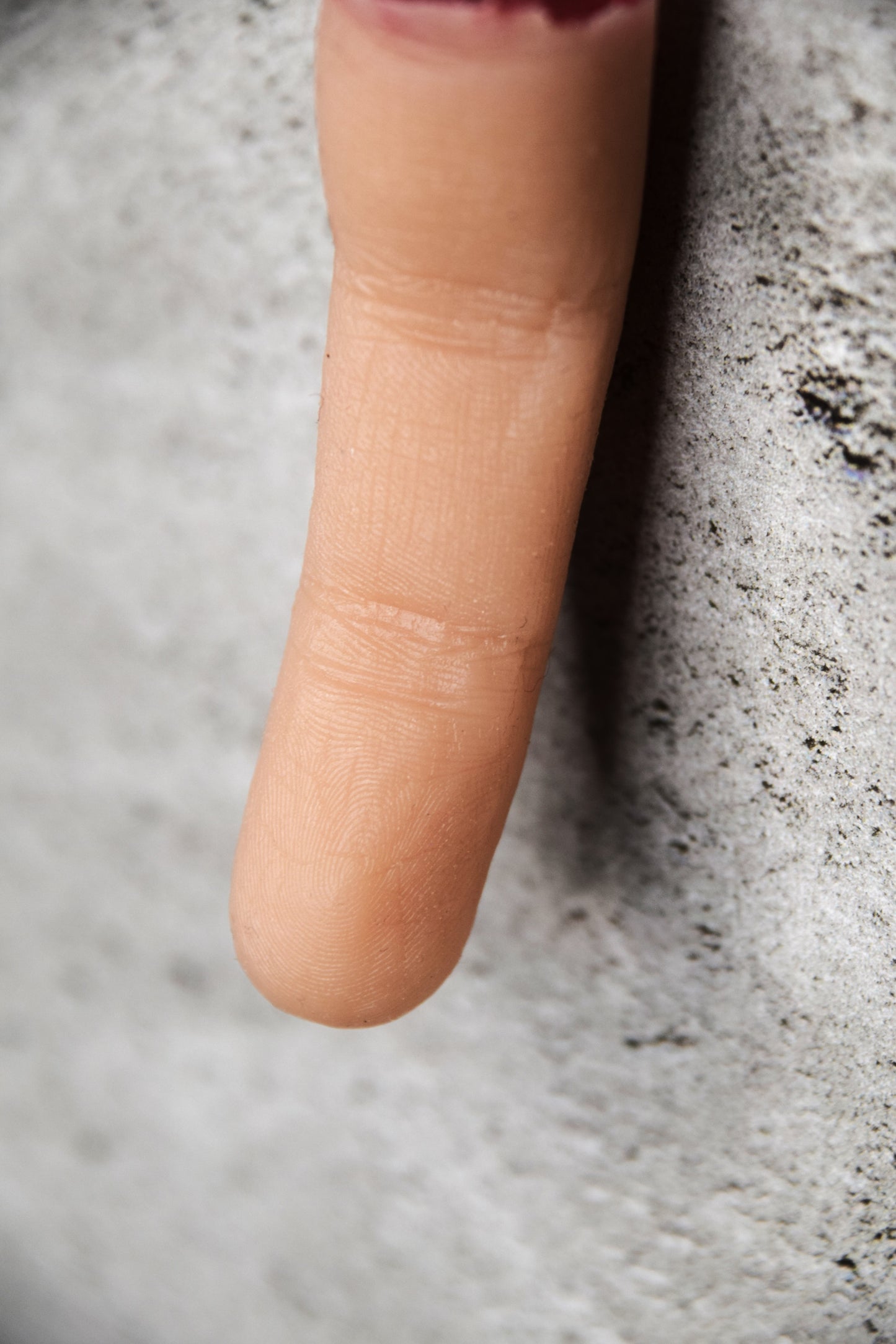 Severed realistic silicone finger keychain, unpainted finger props